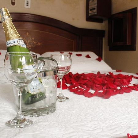 Motel Piramides De Cristal Богота Екстериор снимка
