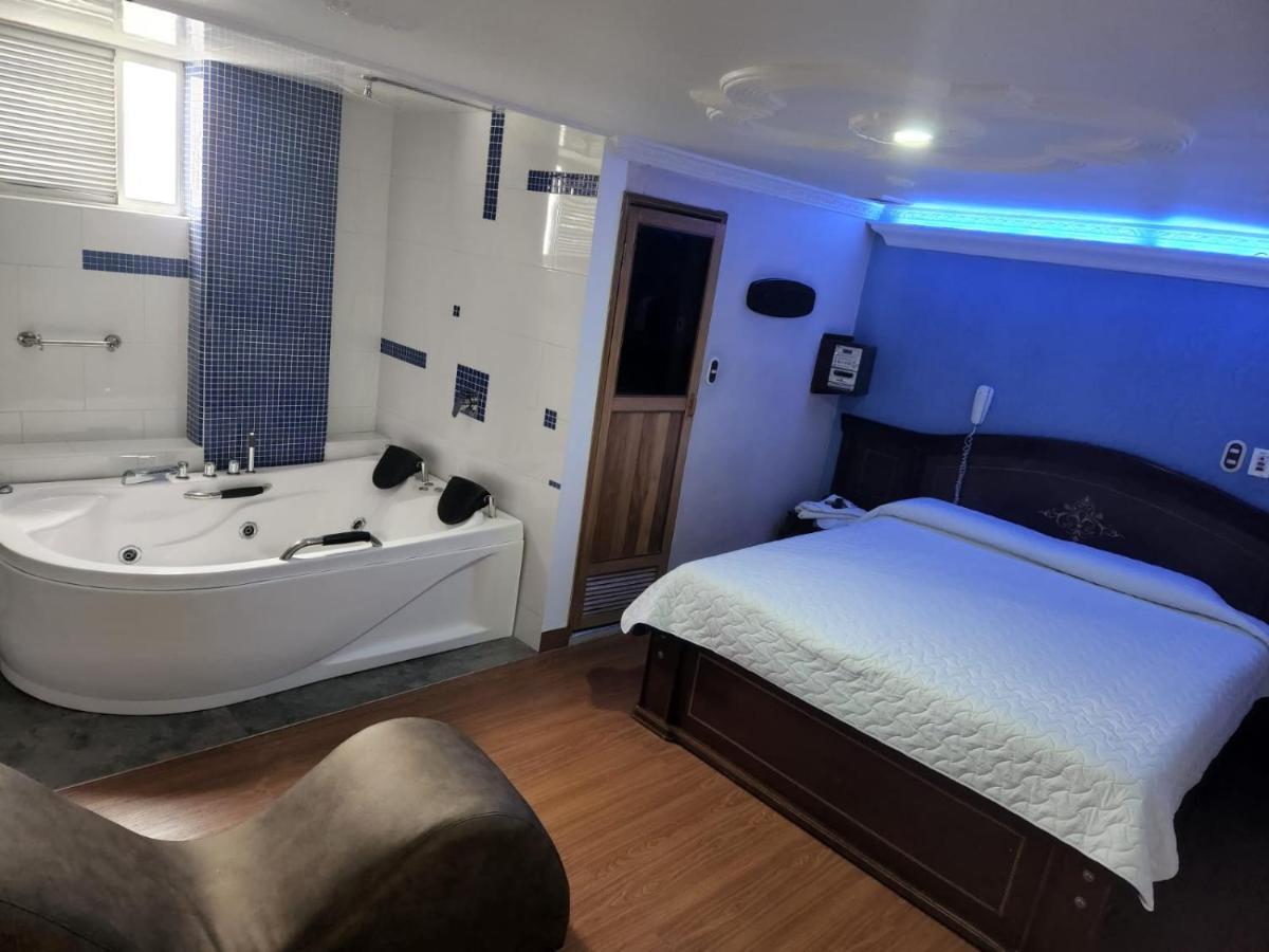 Motel Piramides De Cristal Богота Екстериор снимка
