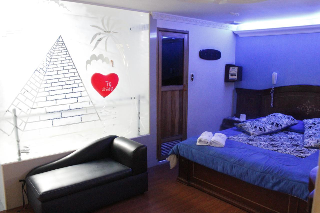 Motel Piramides De Cristal Богота Екстериор снимка
