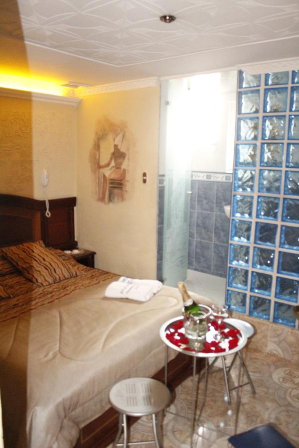 Motel Piramides De Cristal Богота Екстериор снимка