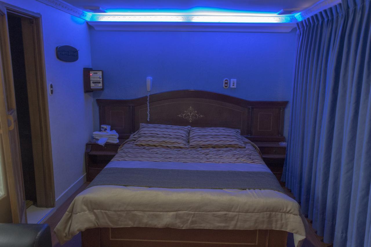 Motel Piramides De Cristal Богота Екстериор снимка